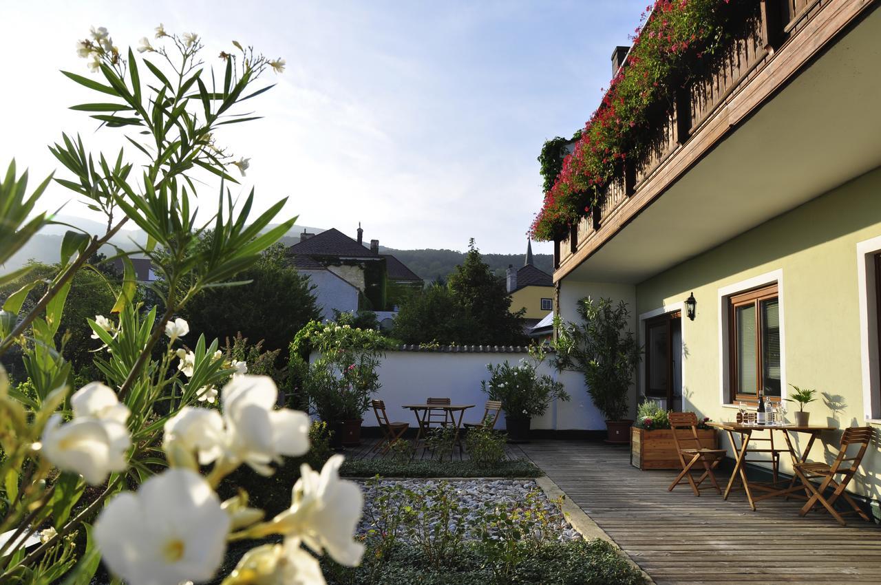 Hotel Gaestehaus Hofer Gumpoldskirchen Exterior foto